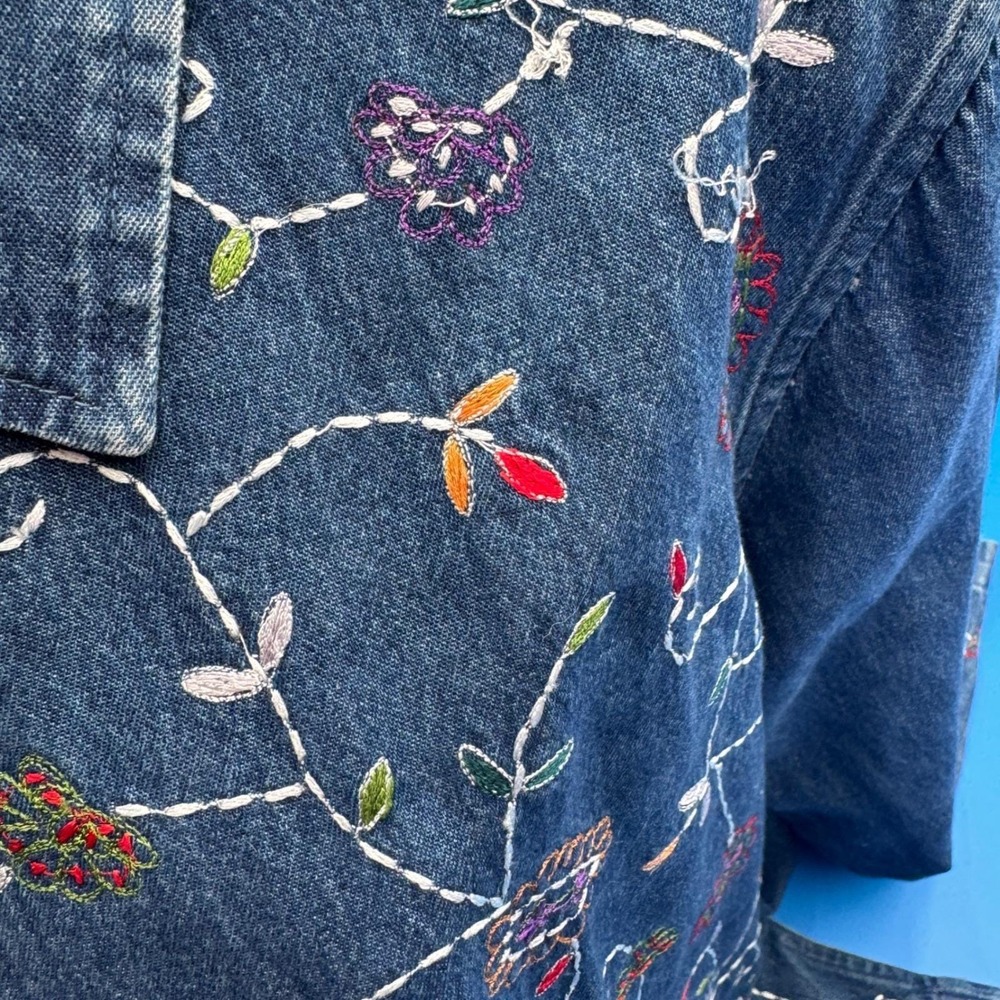 VIntage Erika Denim Jacket Women's M Blue Embroidered Floral Zip Up Casual Style
